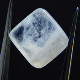 High-quality certified moonstone cabochon 2.95 carat – close-up image