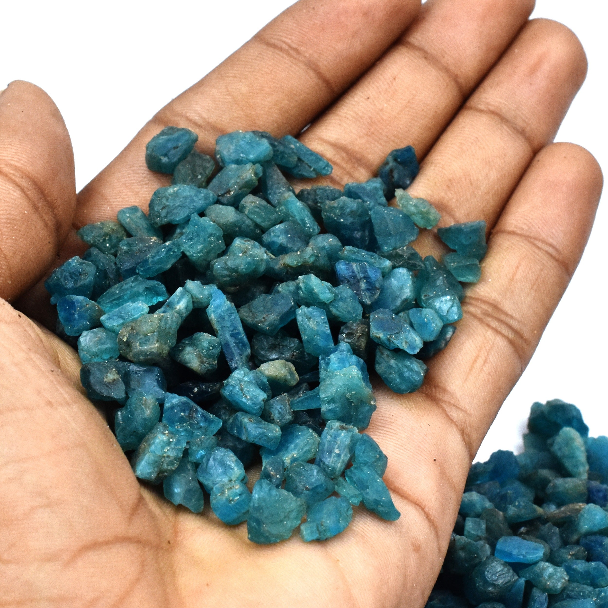 uncut aquamarine stone