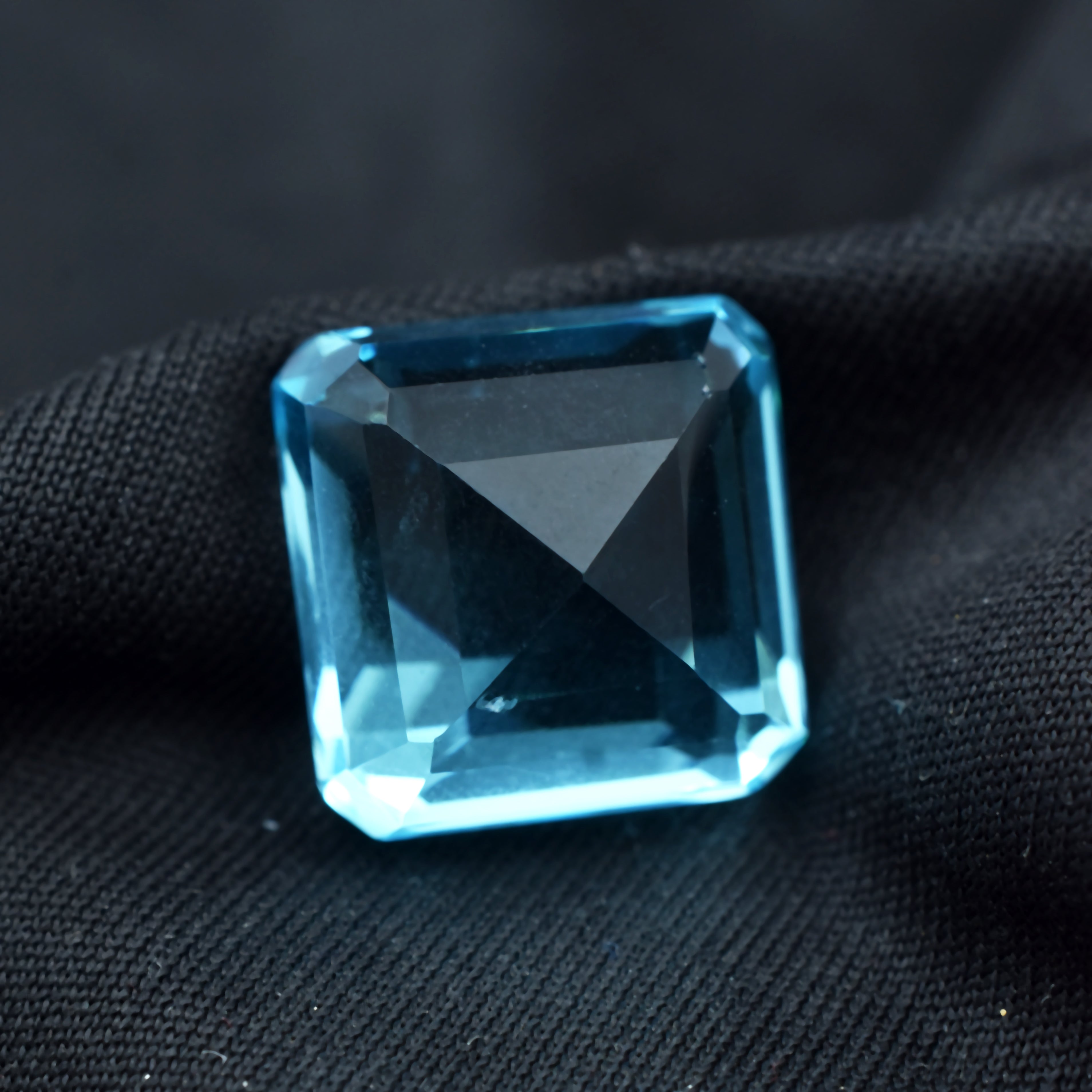 Improve - Communication and Expression & Physical Health Natural Aquamarine 12.85 Ct Square Shape Natural Certified | Bumper Offer | Free Delivery & Gift