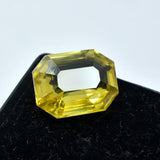 Emerald-cut yellow sapphire, 7.70ct, a certified natural loose gemstone from Sri Lanka.