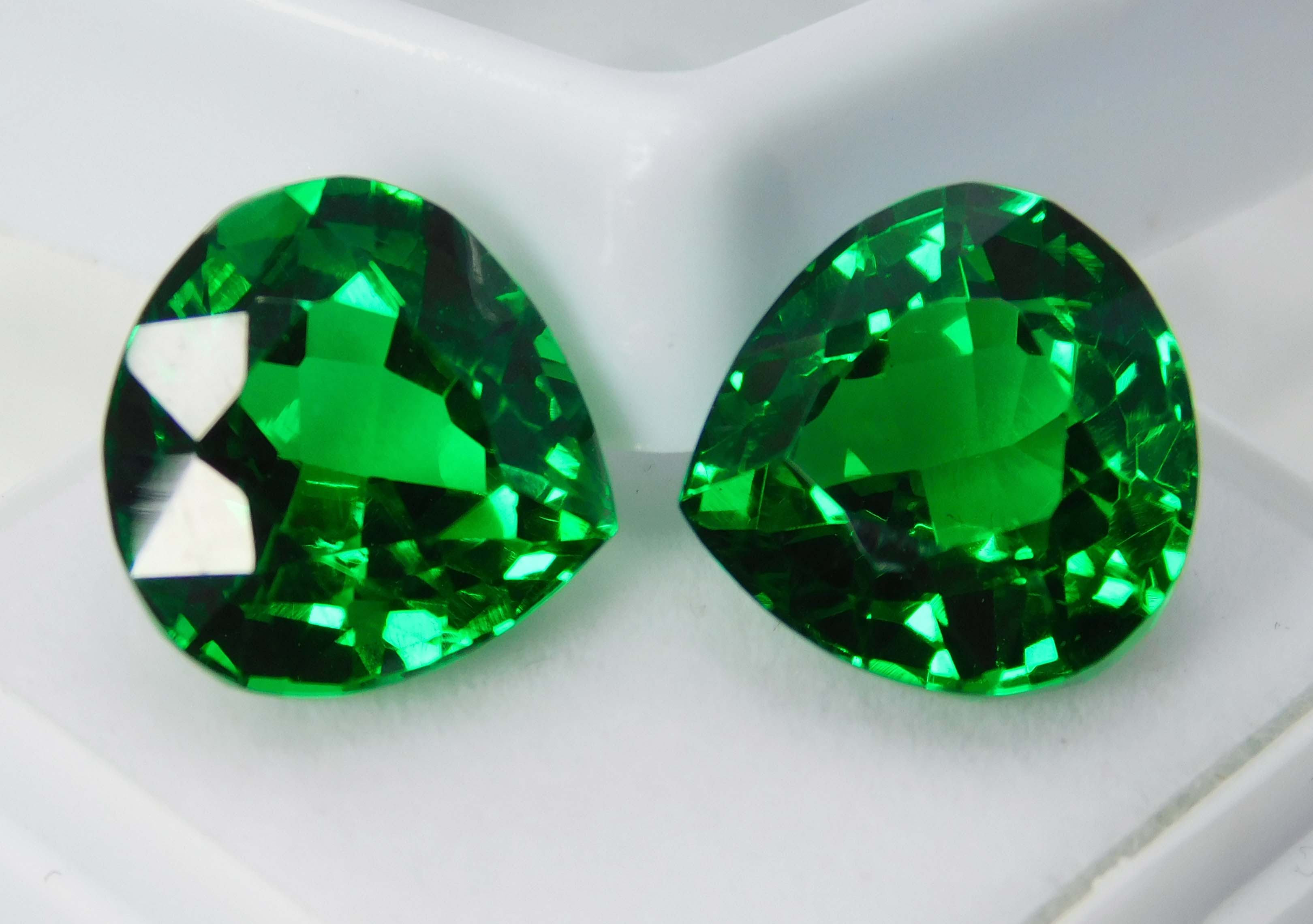 Tsavorite Green Garnet 16.65 Carat Pair Natural Green Garnet Pear Shape Certified Use For Gift Loose Gemstone