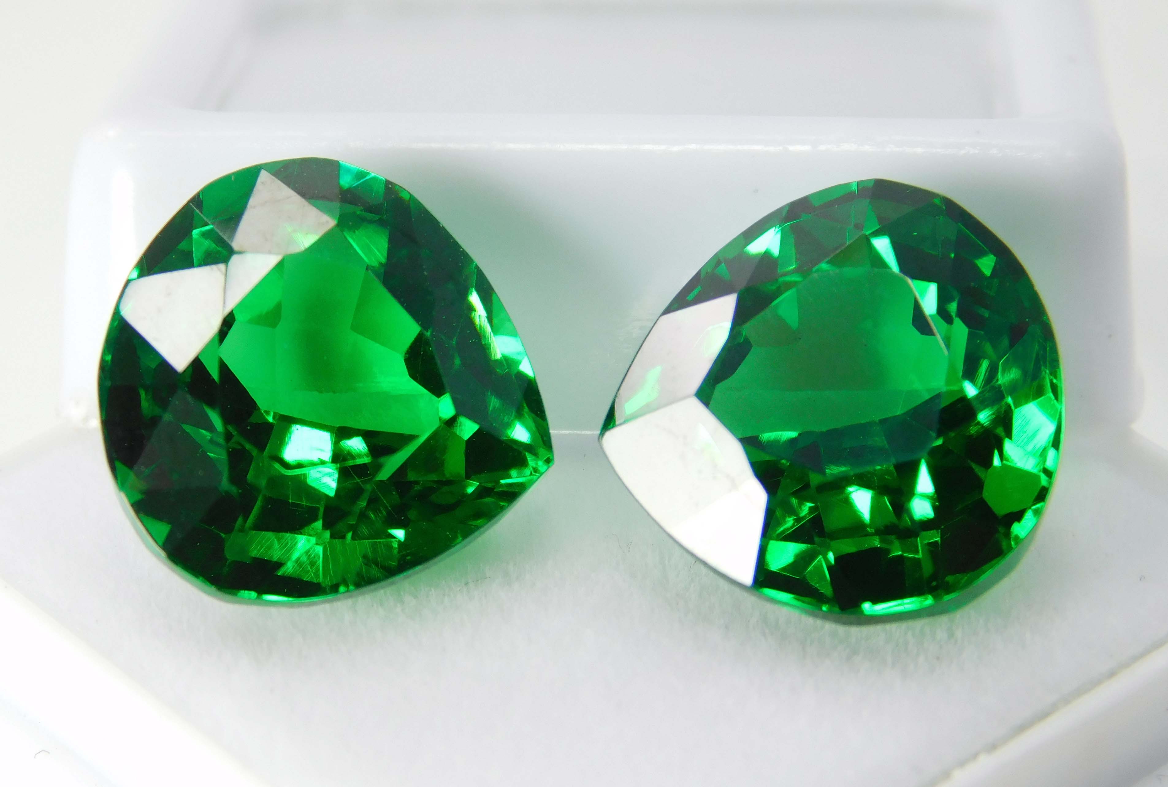 Tsavorite Green Garnet 16.65 Carat Pair Natural Green Garnet Pear Shape Certified Use For Gift Loose Gemstone