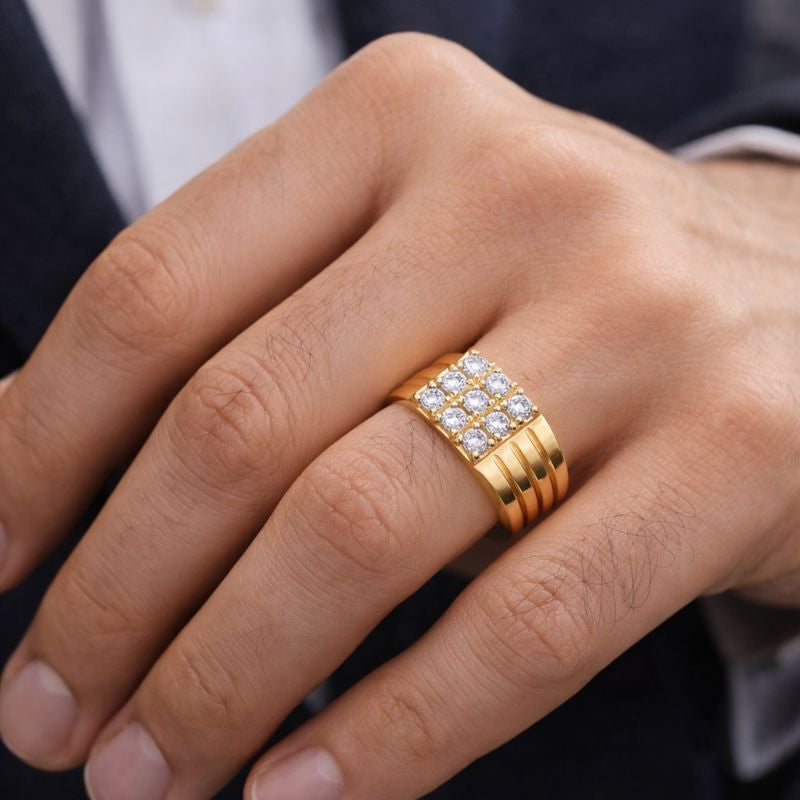 The Masterclass Men’s Moissanite Ring (18K Gold)