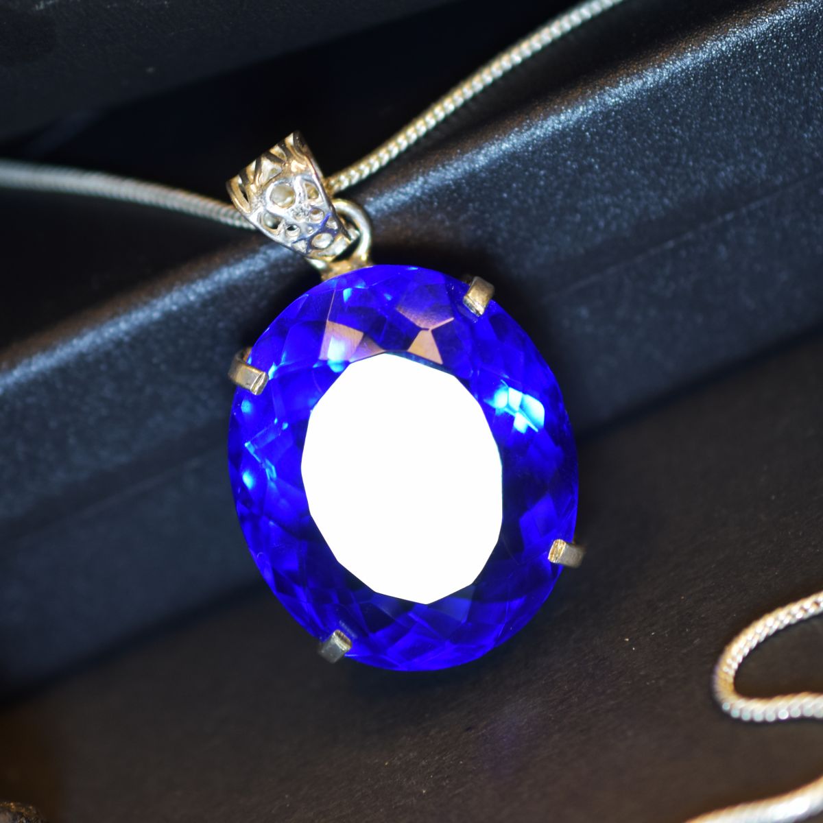 natural topaz pendant online