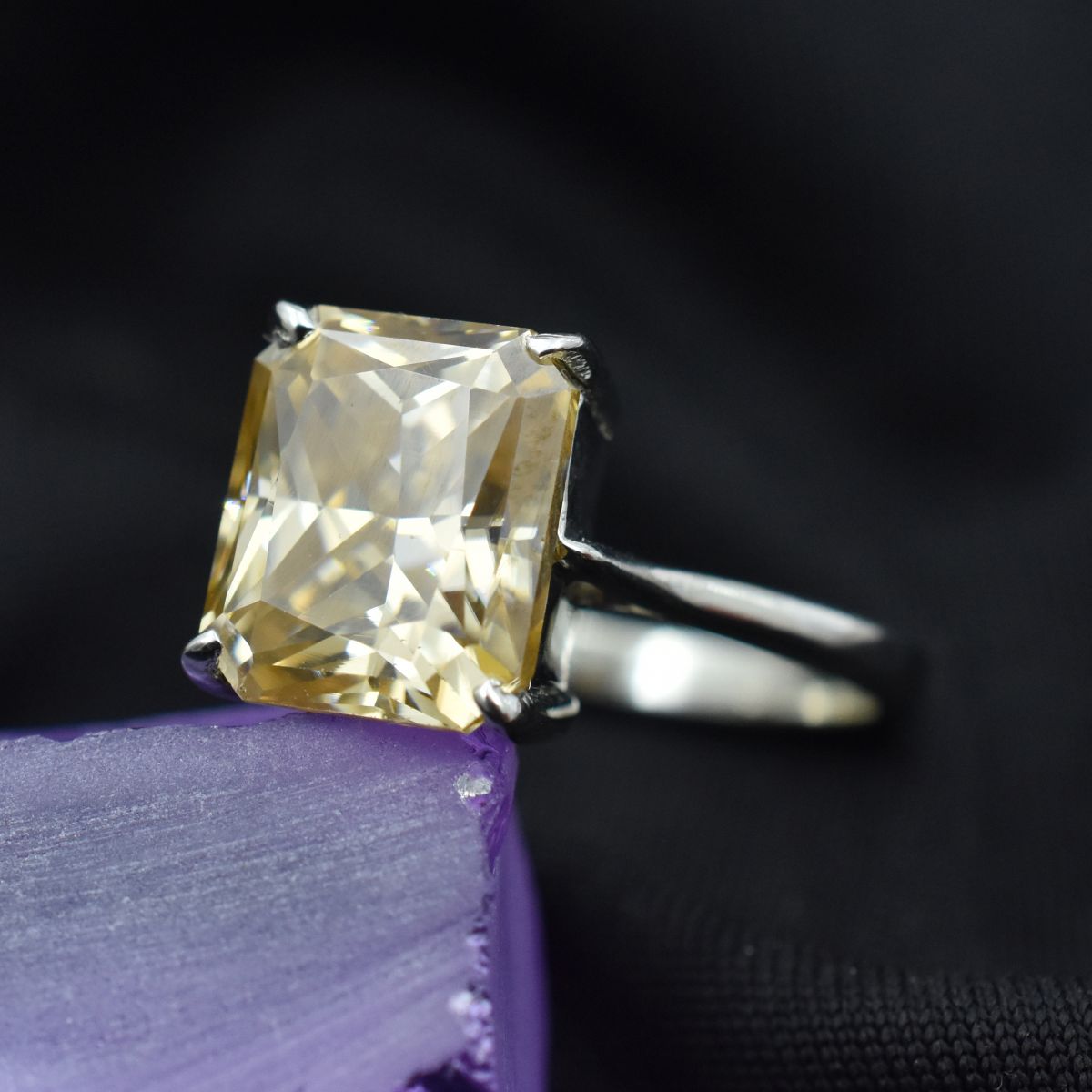 emerald engagement ring