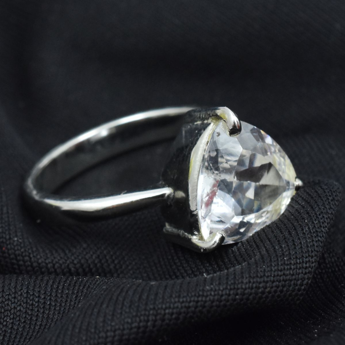 Excellent 925 sterling silver Sapphire Ring Sz 9 22.1 Ct Trillion White Gemstone