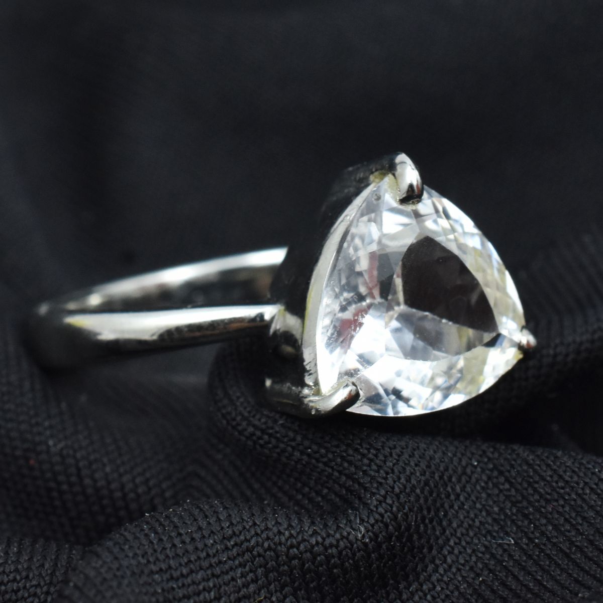 Excellent 925 sterling silver Sapphire Ring Sz 9 22.1 Ct Trillion White Gemstone
