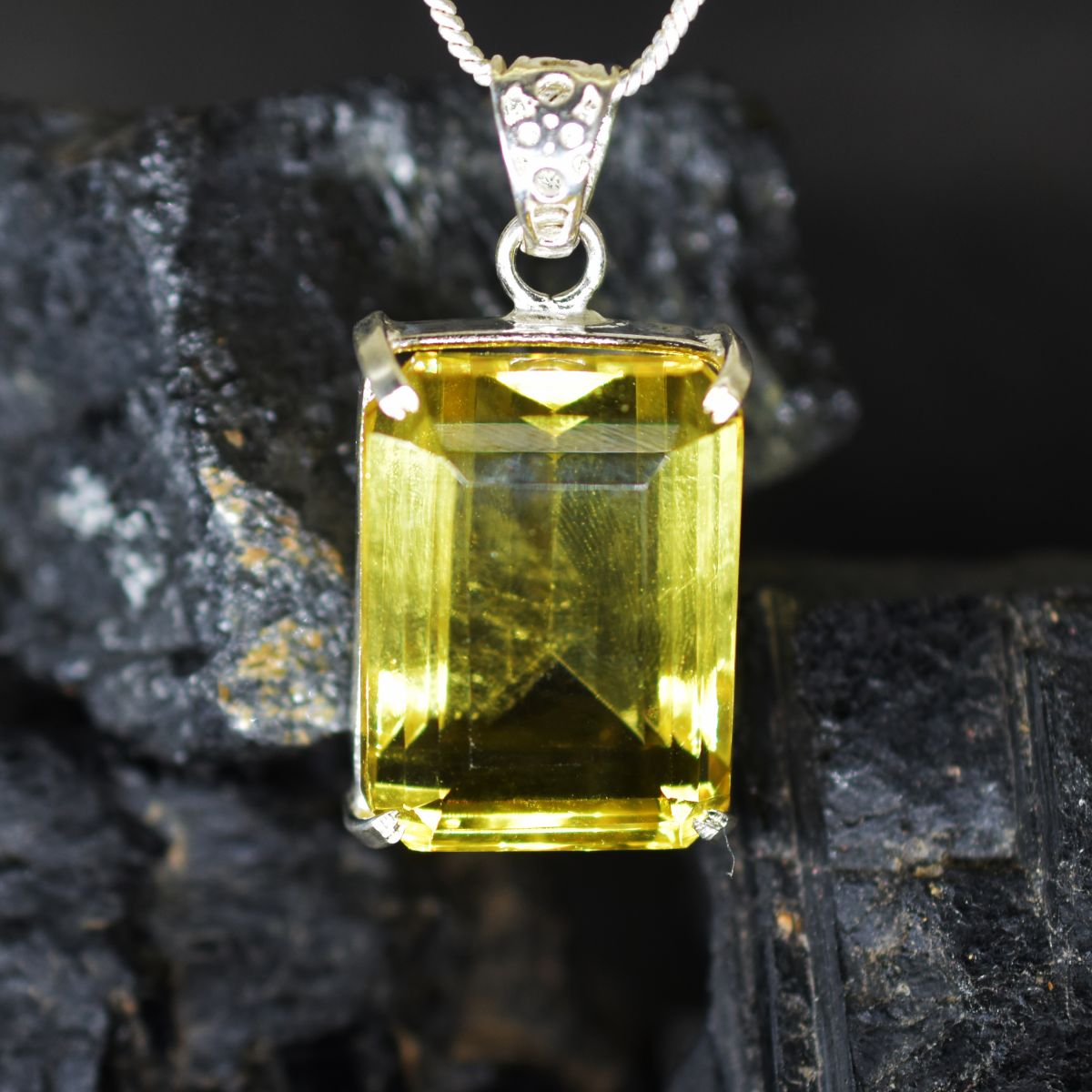 silver emerald pendant India