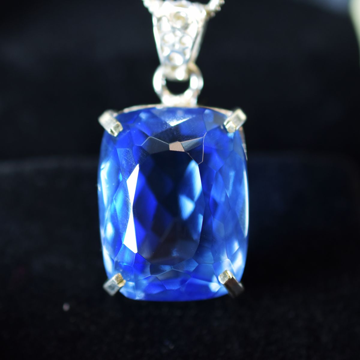 silver topaz pendant India