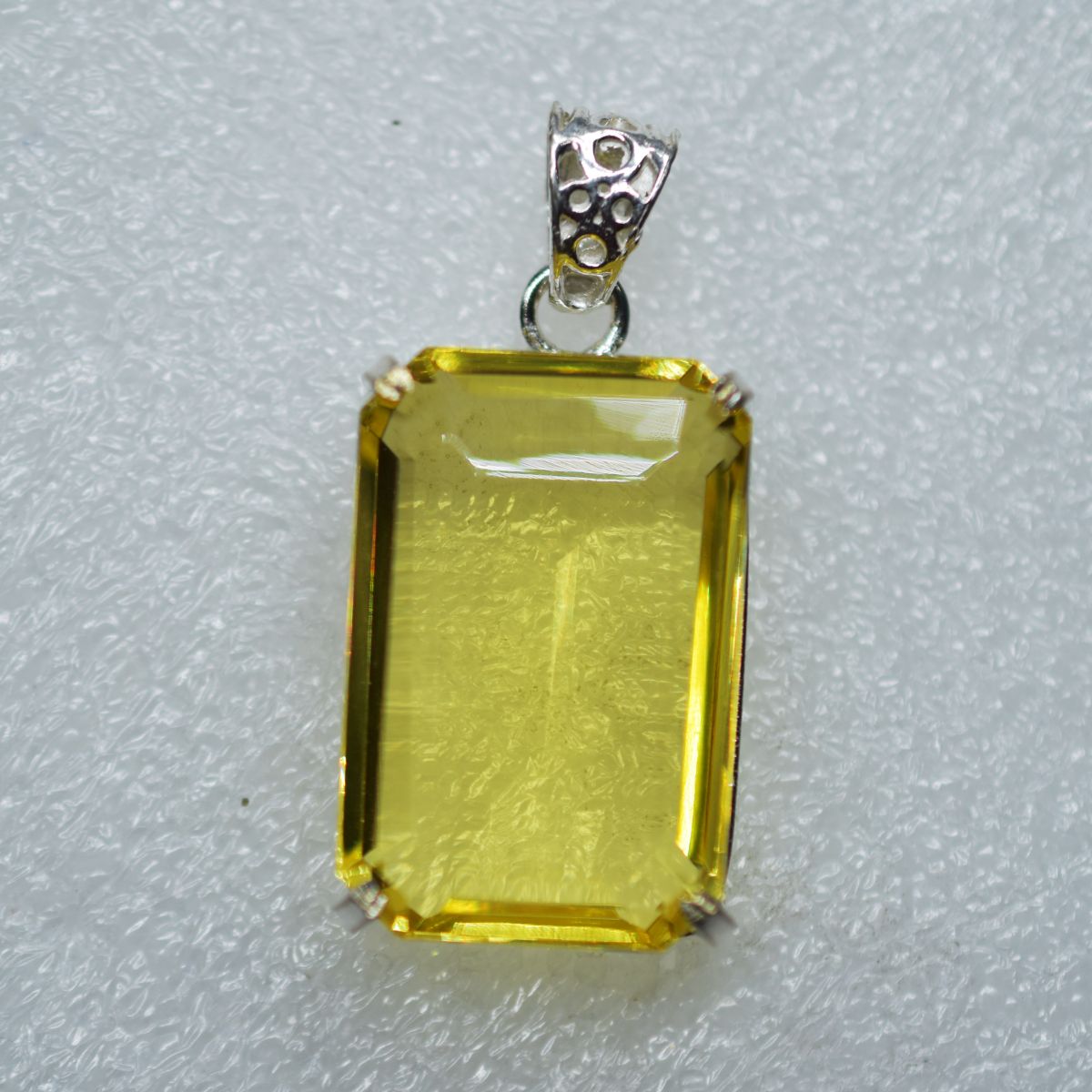 emerald pendant for women