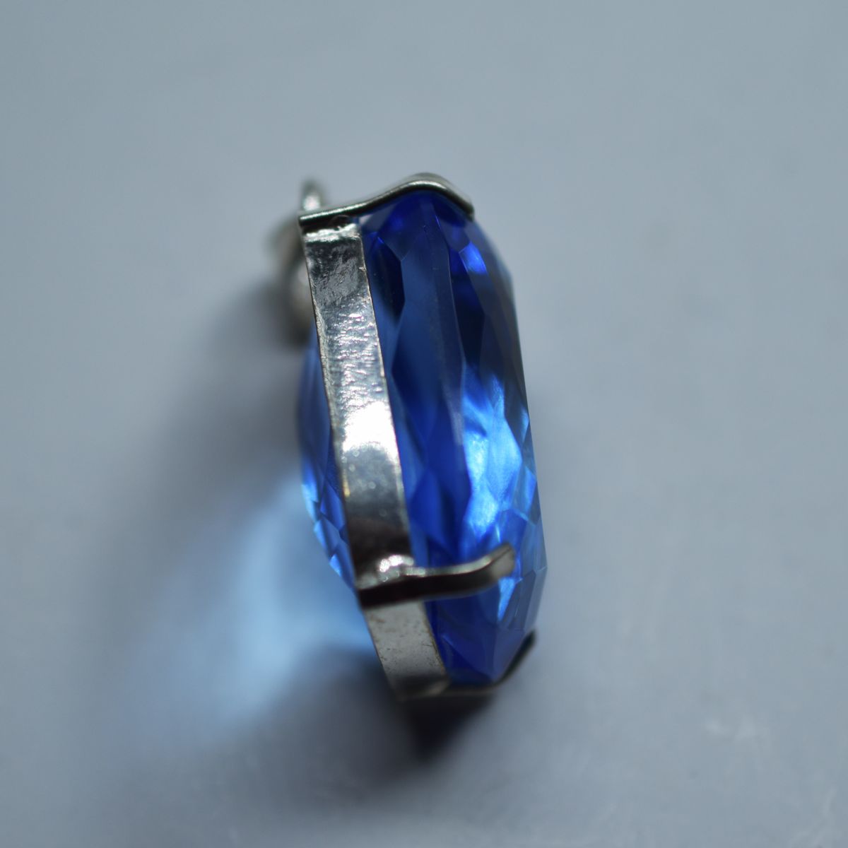 silver topaz pendant India