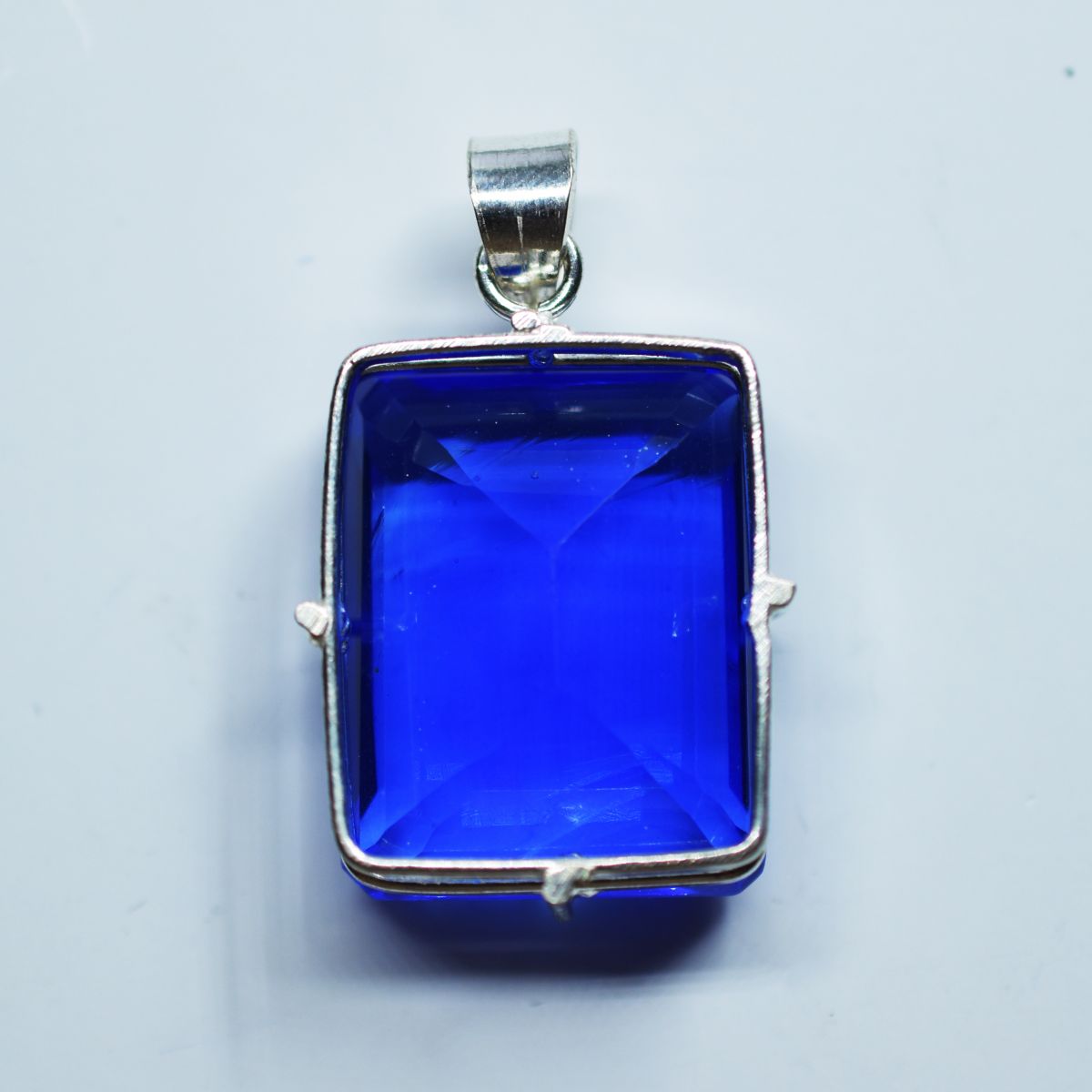 emerald pendant for women
