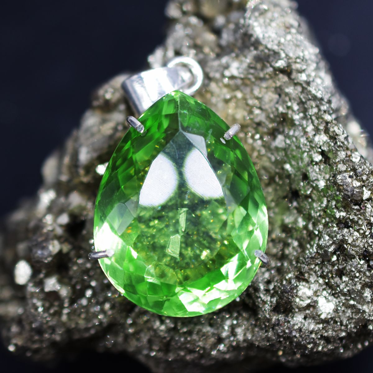 925 Sterling Silver Pendant Natural Green Topaz Pear 102.35 Ct Gems CERTIFIED