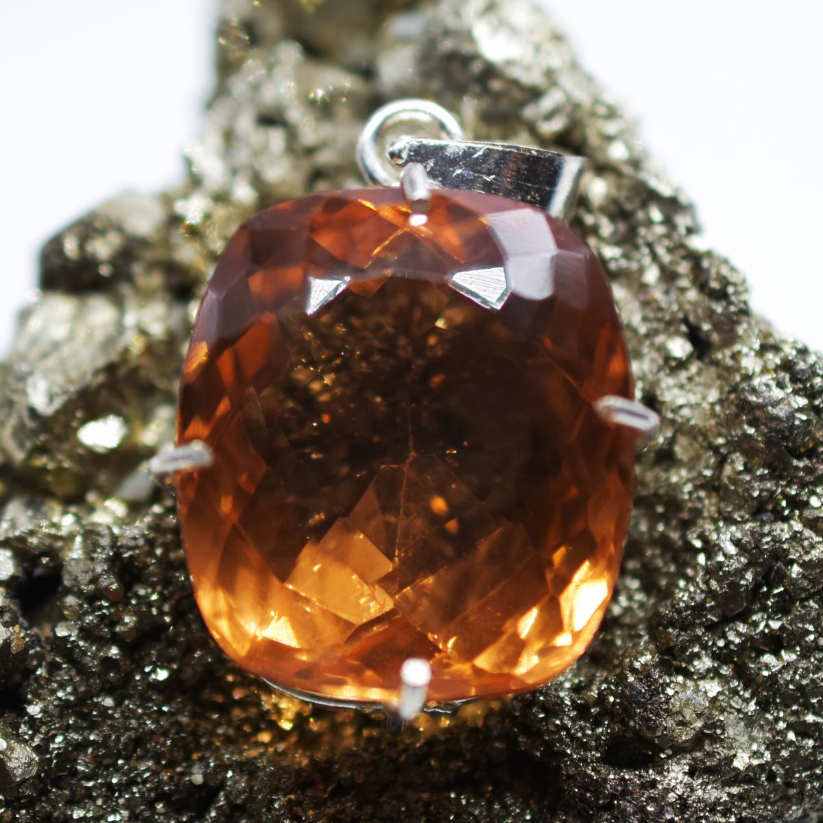 silver topaz pendant India