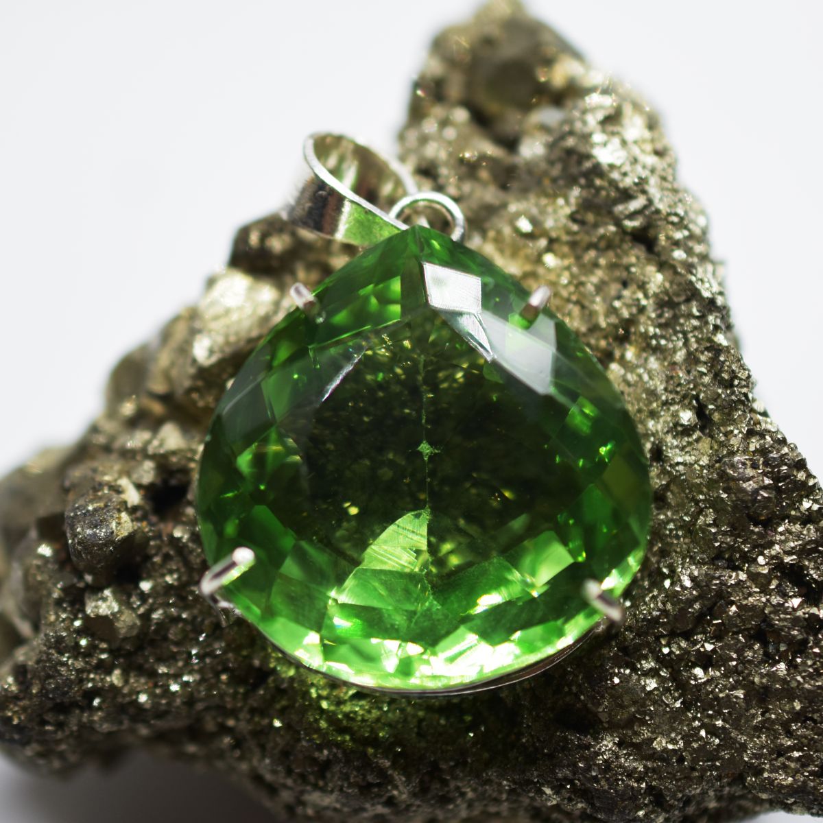 Certified 110.20 Ct Green Topaz Pendant 925 Sterling Silver pear Gems Natural