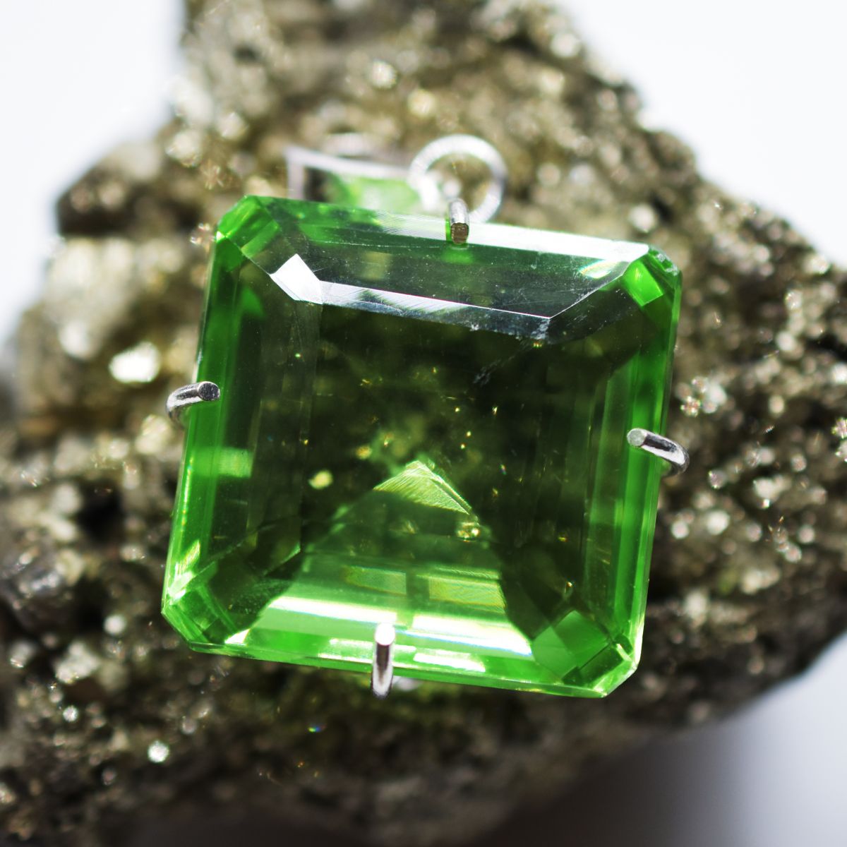 118.40 Ct Certified Green Topaz Pendant 925 Sterling Silver Square Natural