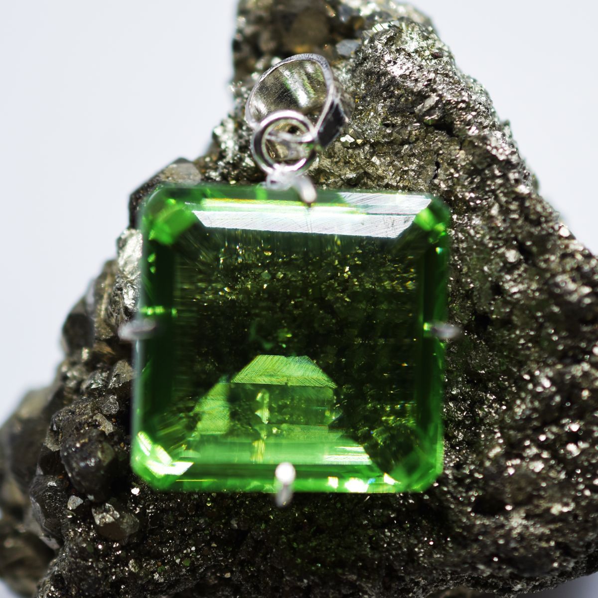 118.40 Ct Certified Green Topaz Pendant 925 Sterling Silver Square Natural