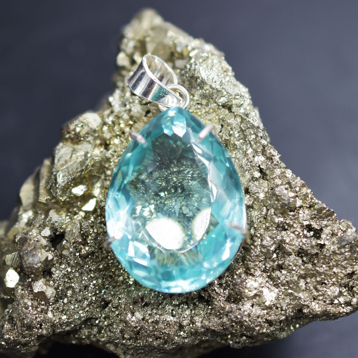 Blue Topaz 925 Sterling Silver Pendant Natural Pear 94.70 Ct Gemstone CERTIFIED