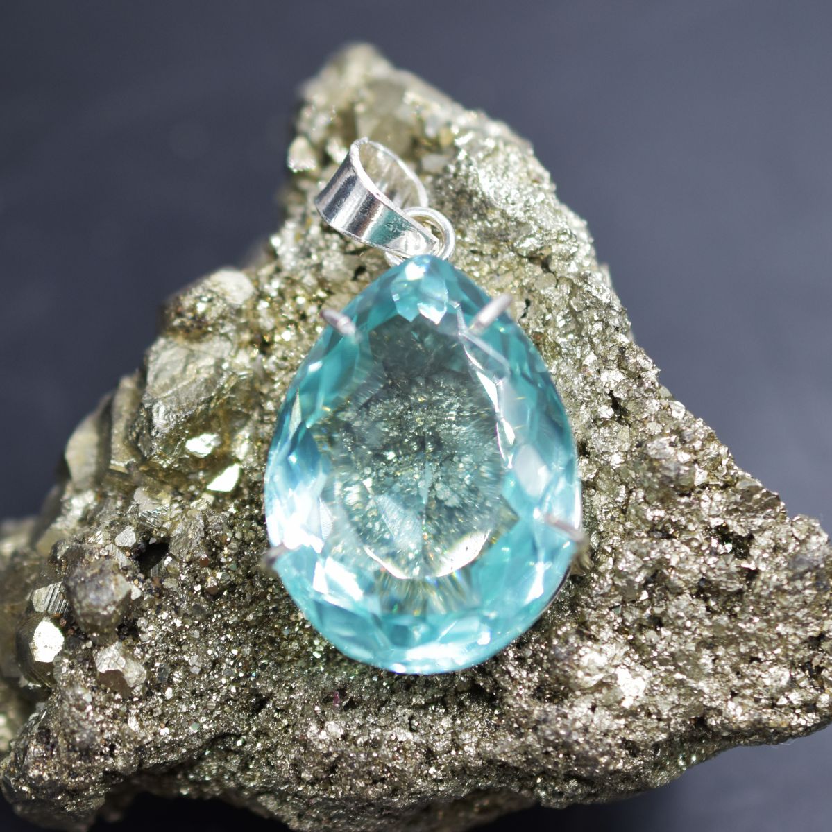 Blue Topaz 925 Sterling Silver Pendant Natural Pear 94.70 Ct Gemstone CERTIFIED