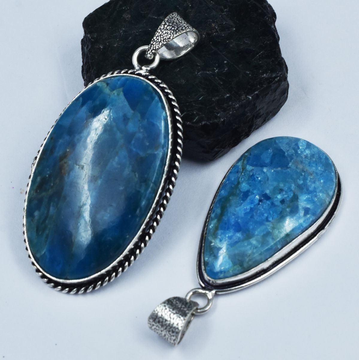 Apatite 112.80 Ct Oval-Pear 925 Silver Pendant Healing Stone CERTIFIED Gemstone