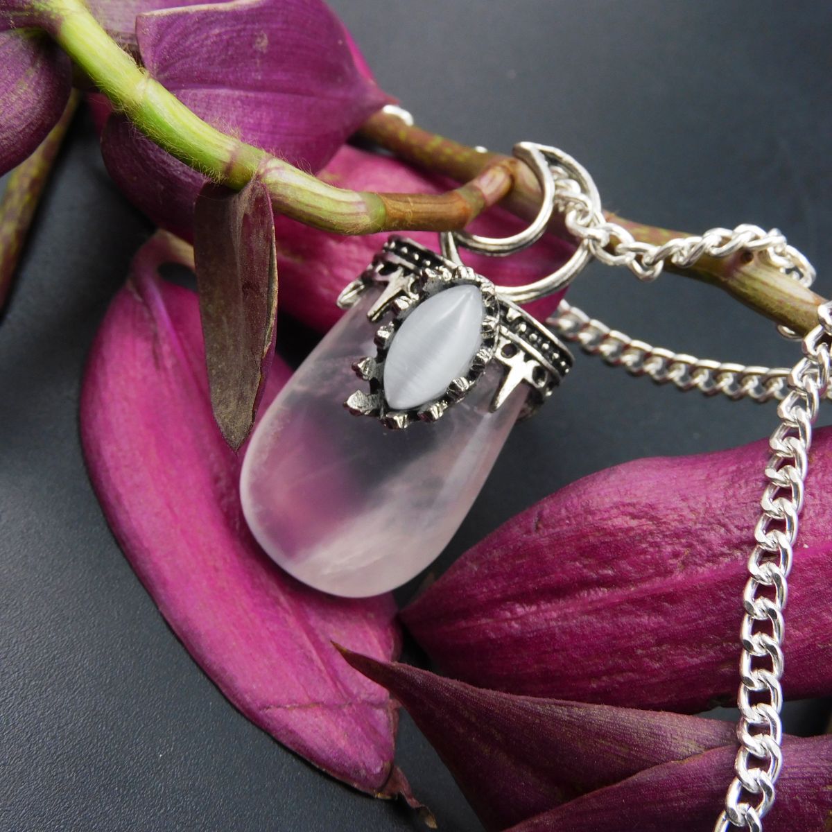 Beautiful Silver 925 Rose Quartz 118.45 Ct Fancy Pendant With Chain Lite Pink