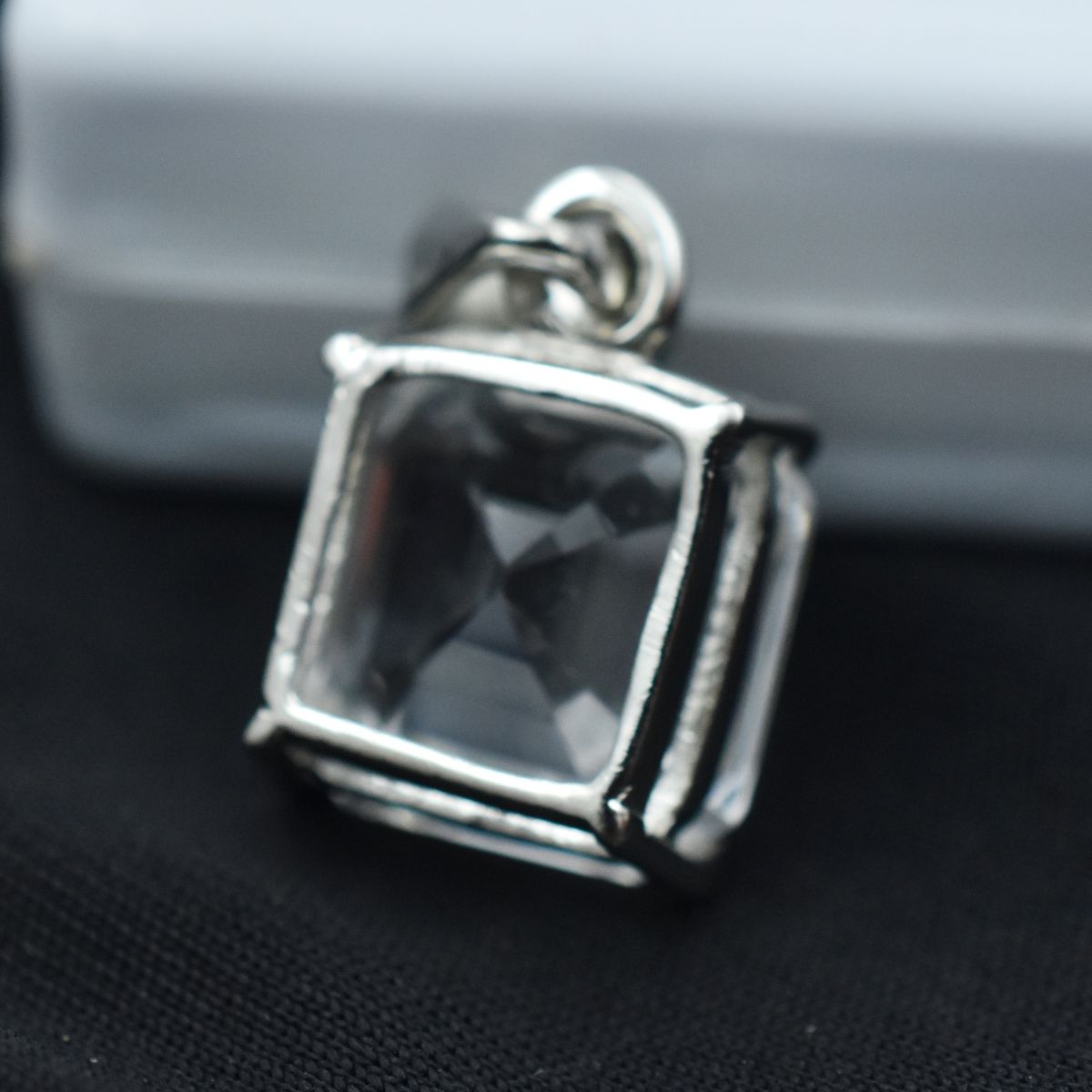 sapphire pendant for women