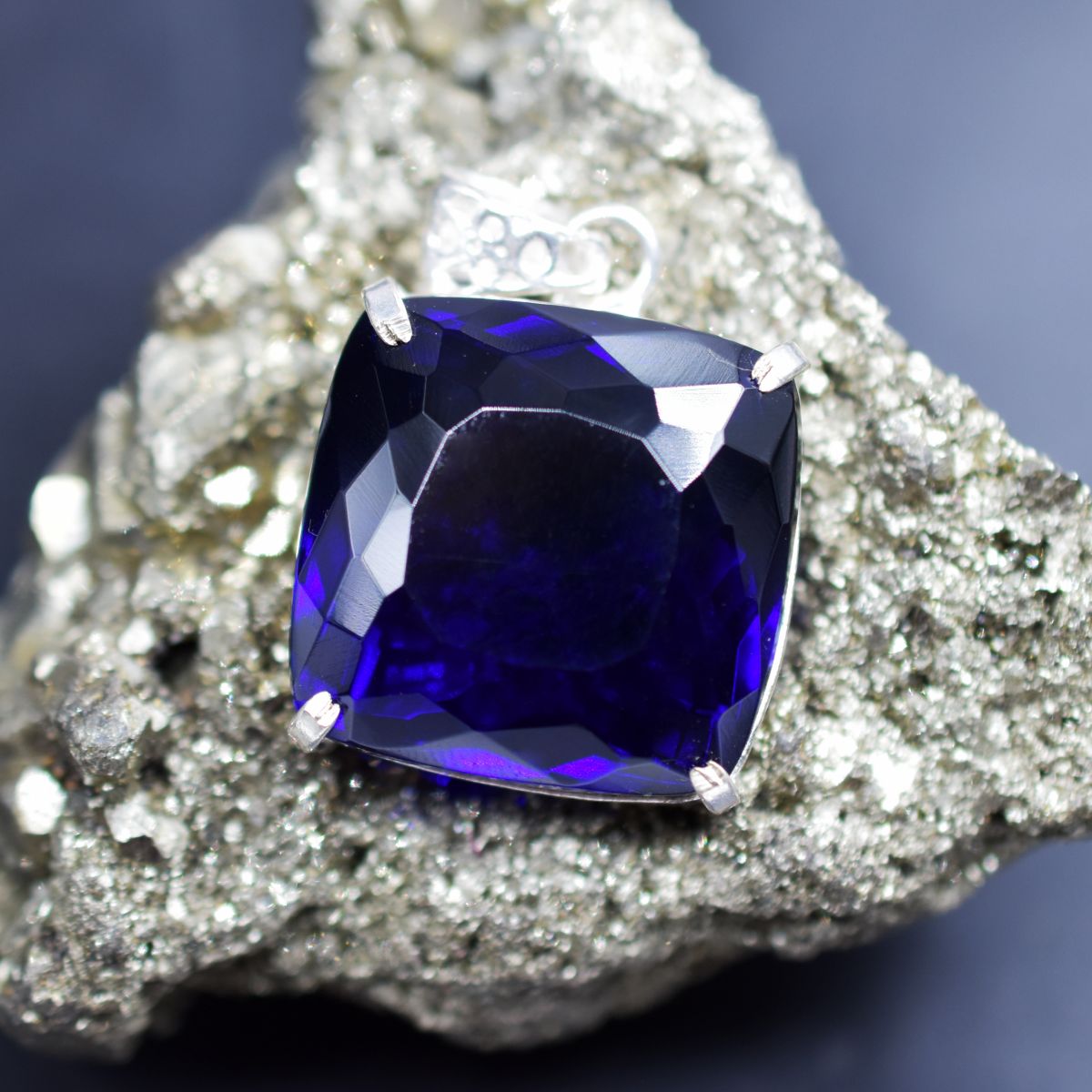 topaz pendant for women
