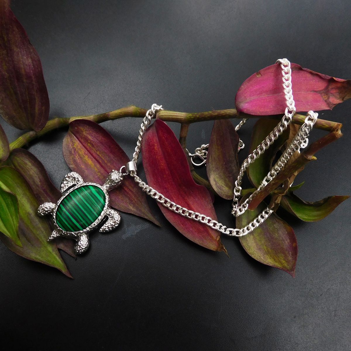 Silver 925 Beautiful Pendant With Chain 97.00 Ct Natural Turtle Fancy Green Jade