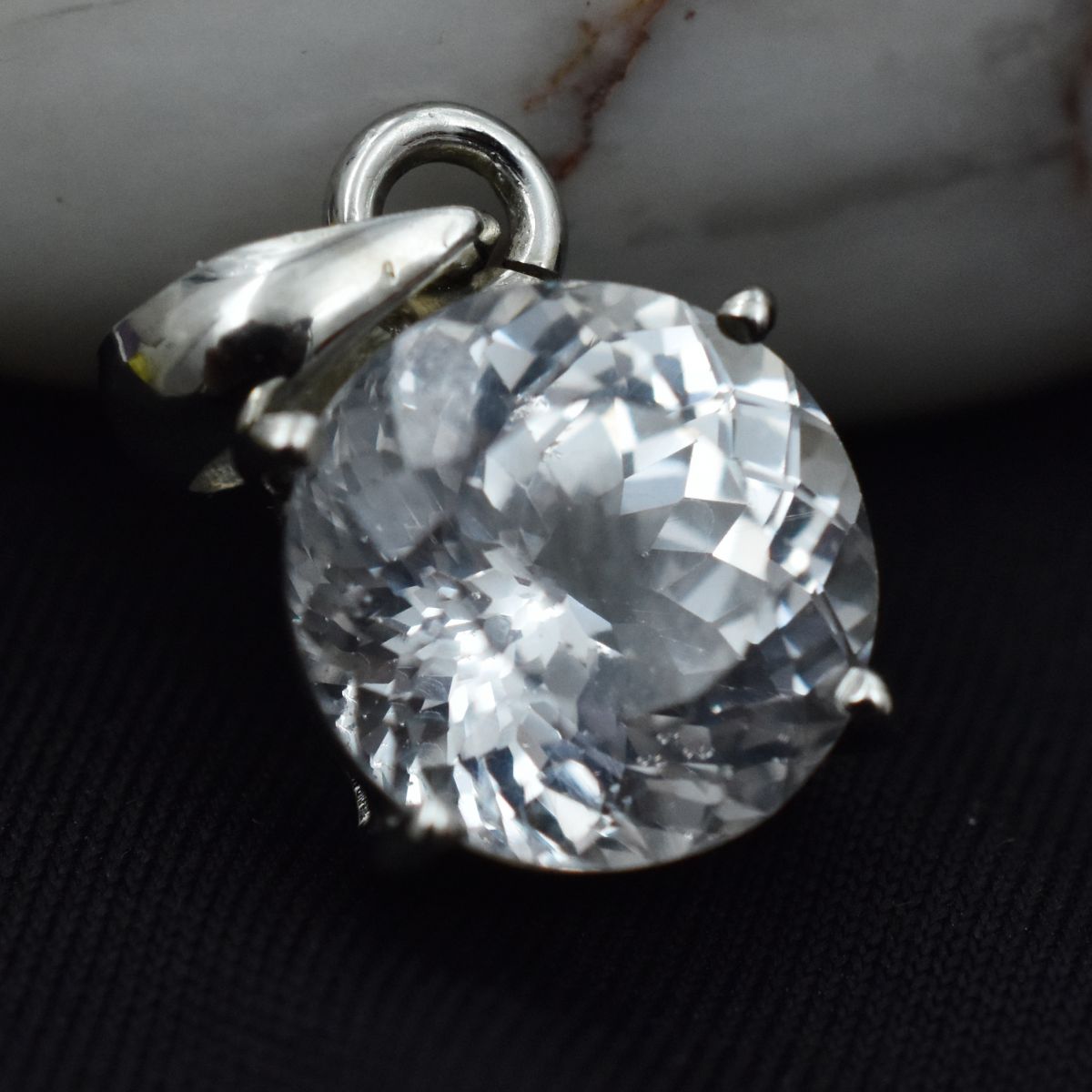 sapphire pendant for women