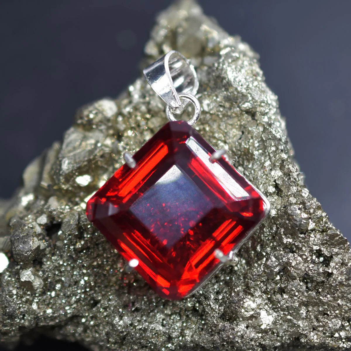 natural topaz pendant online