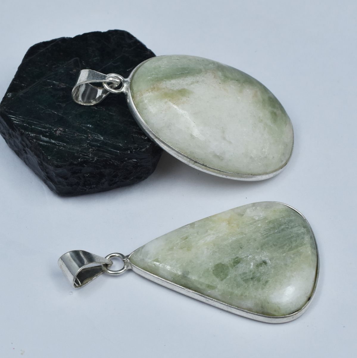 122.05 Ct Oval-Pear Cut seraphinite Pendant Healing Stone 925 Silver Gemstone