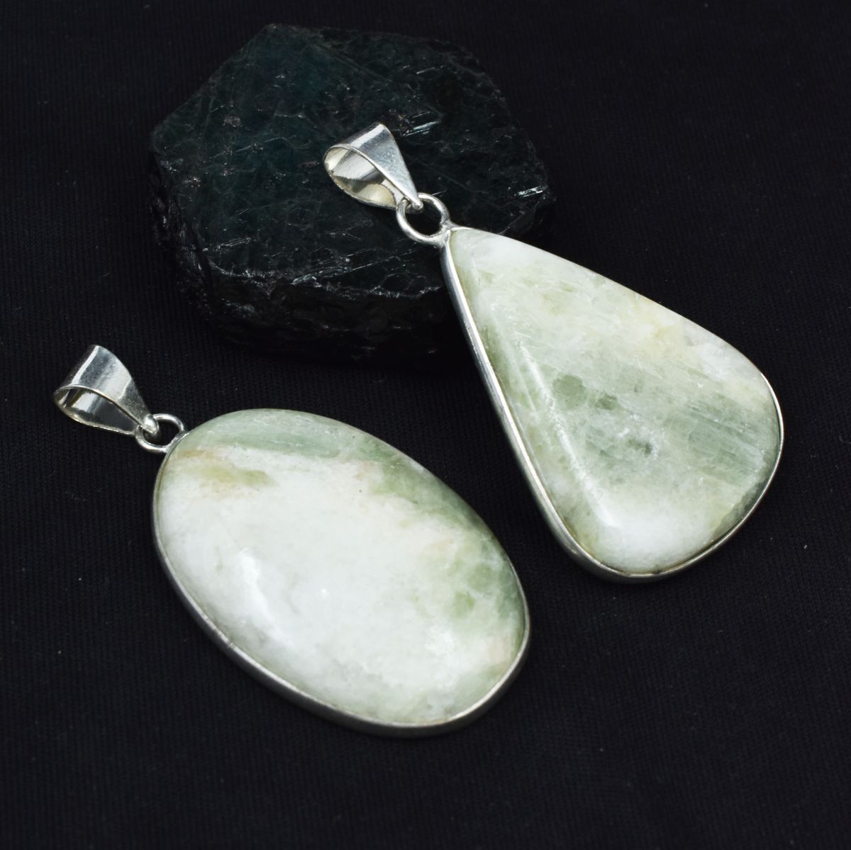 122.05 Ct Oval-Pear Cut seraphinite Pendant Healing Stone 925 Silver Gemstone