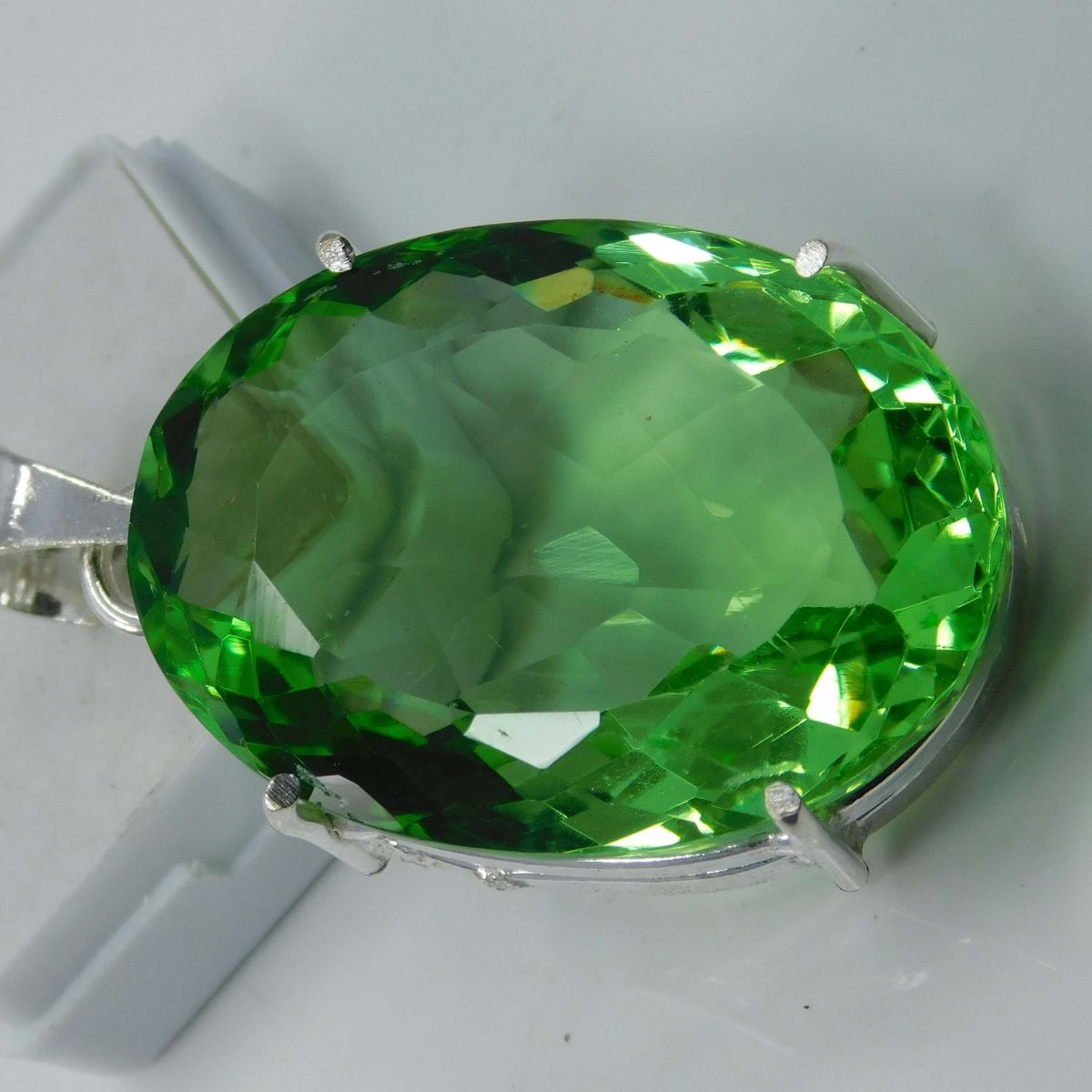 Pendant Lab-Created Peridot 925 Sterling Silver 95 Ct Oval CERTIFIED Gemstone
