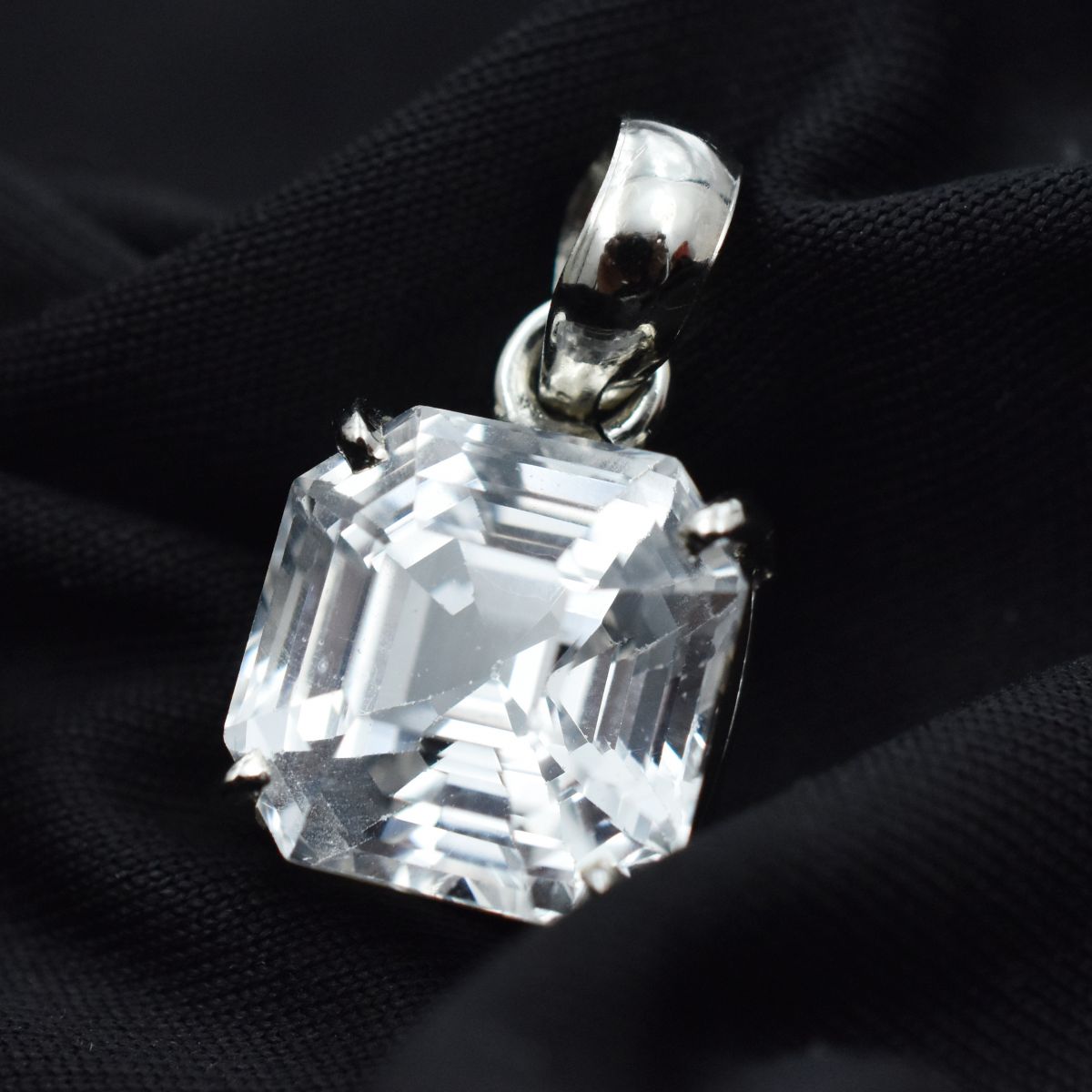 sapphire pendant for women