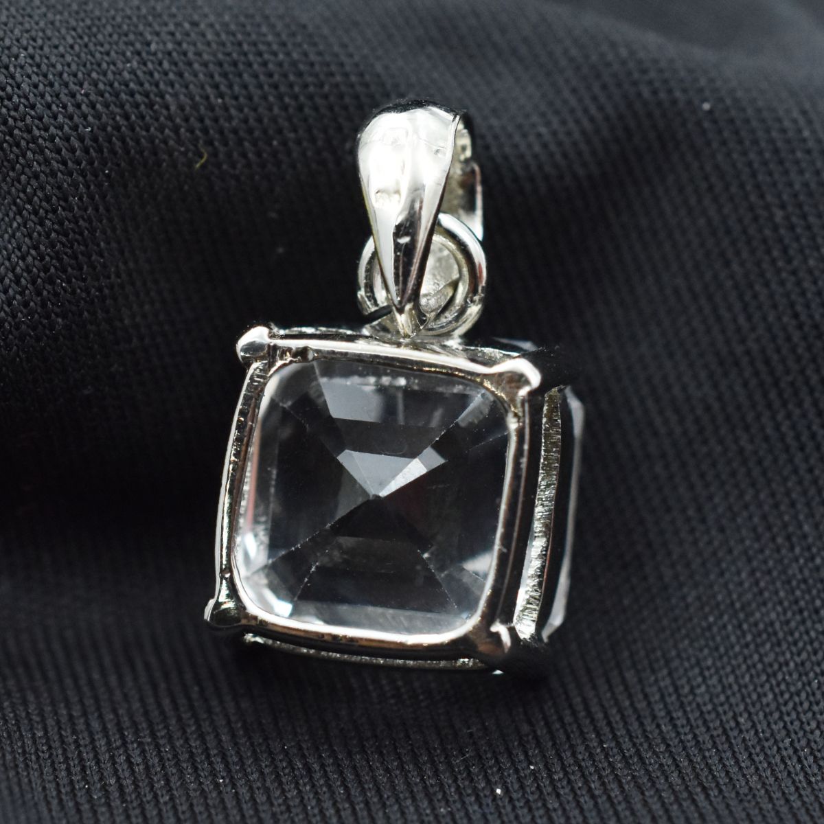 sapphire pendant for women