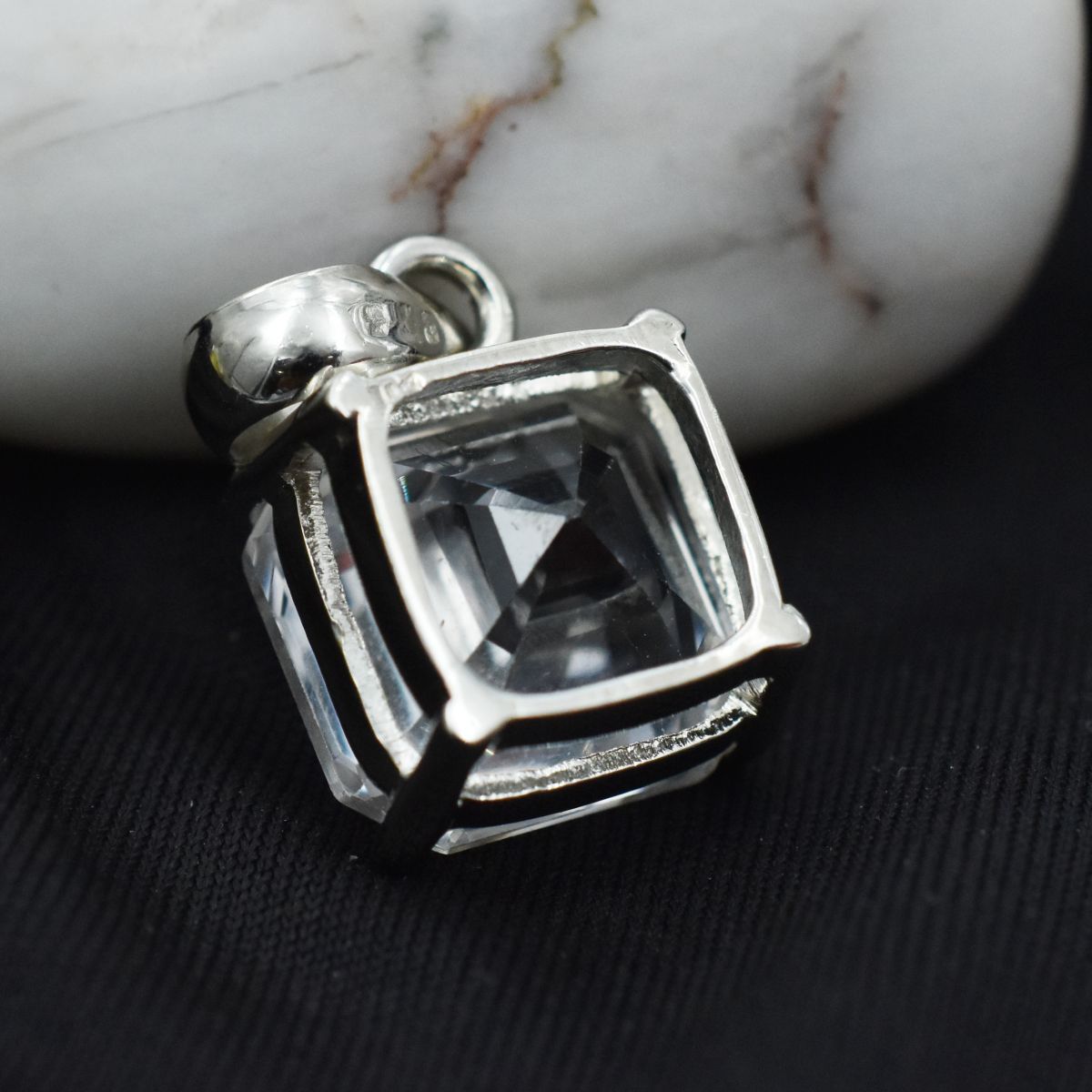sapphire necklace pendant