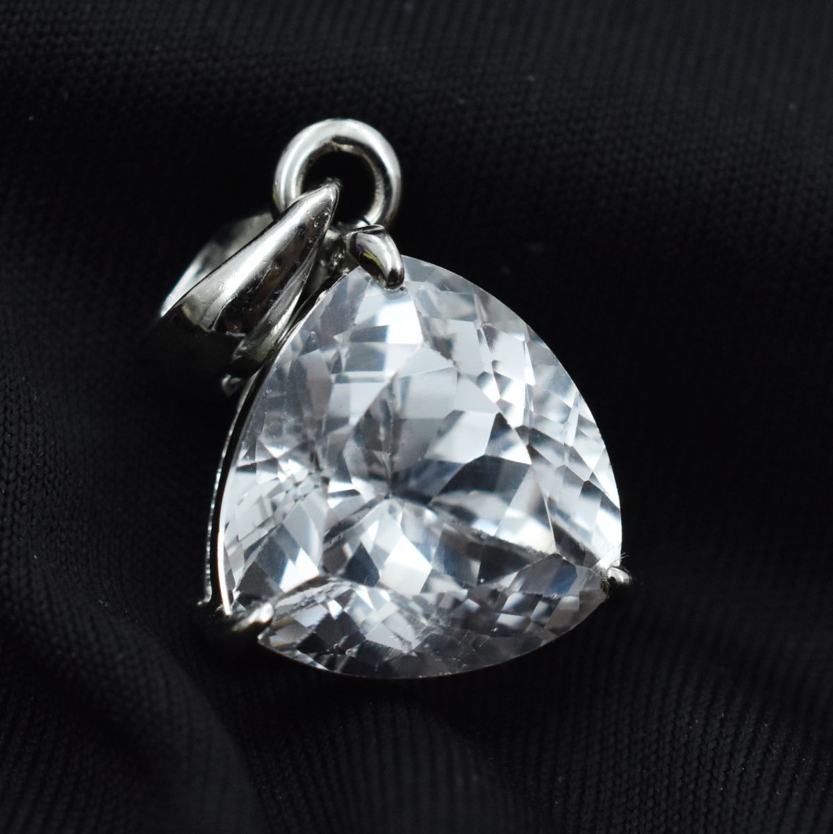sapphire pendant for women