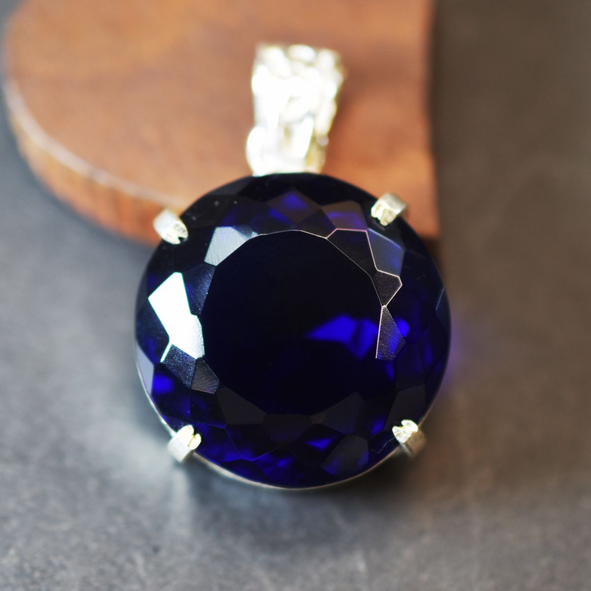 natural topaz pendant online