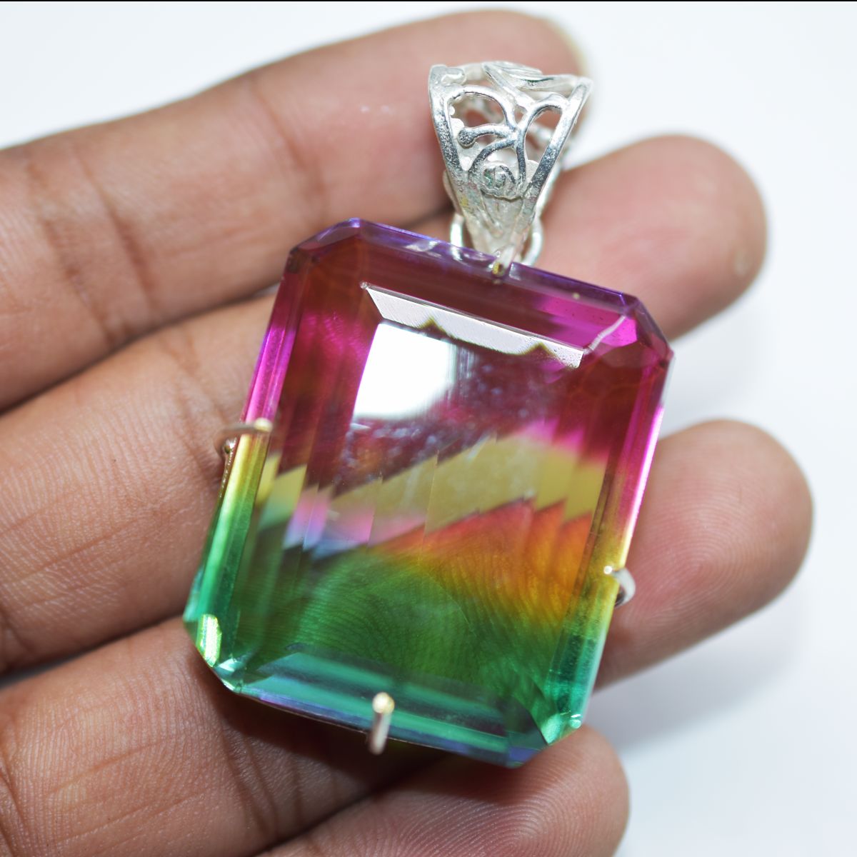 natural emerald pendant online