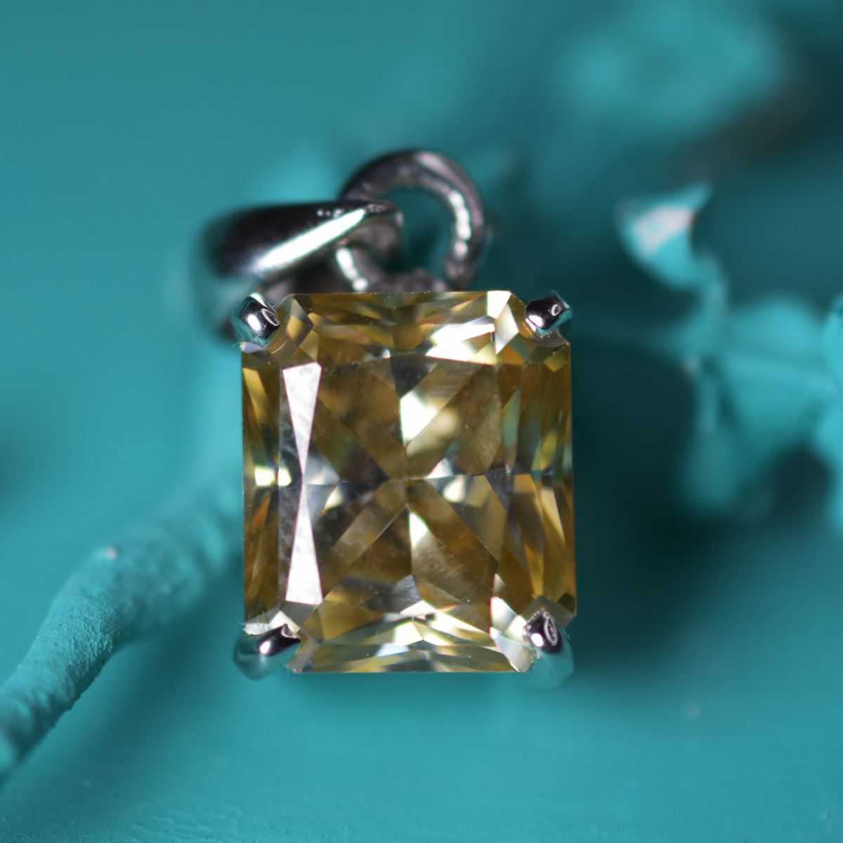 14 Ct Synthetic Champagne Moissanite CERTIFIED 925 Sterling Silver Gems Pendant