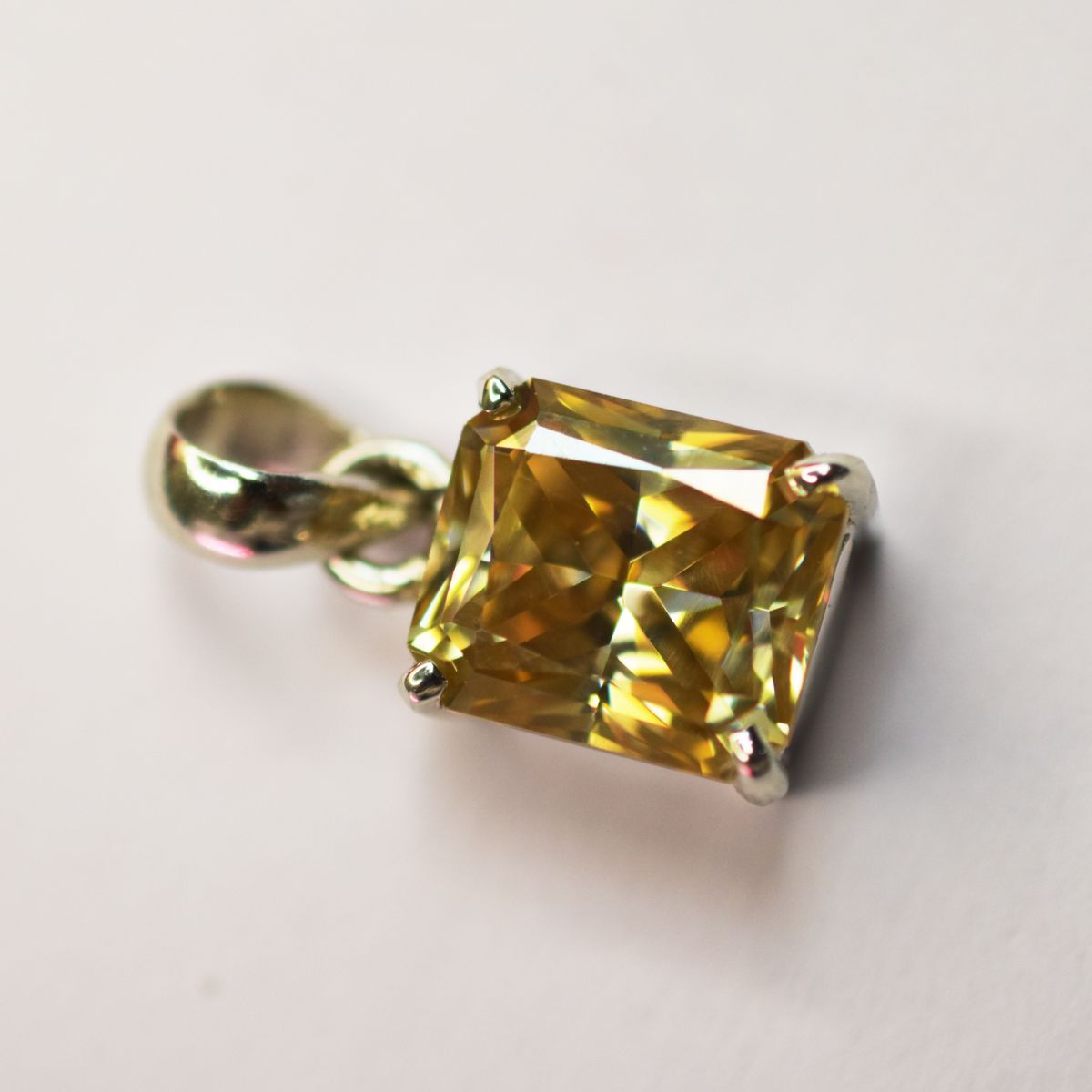 14 Ct Synthetic Champagne Moissanite CERTIFIED 925 Sterling Silver Gems Pendant