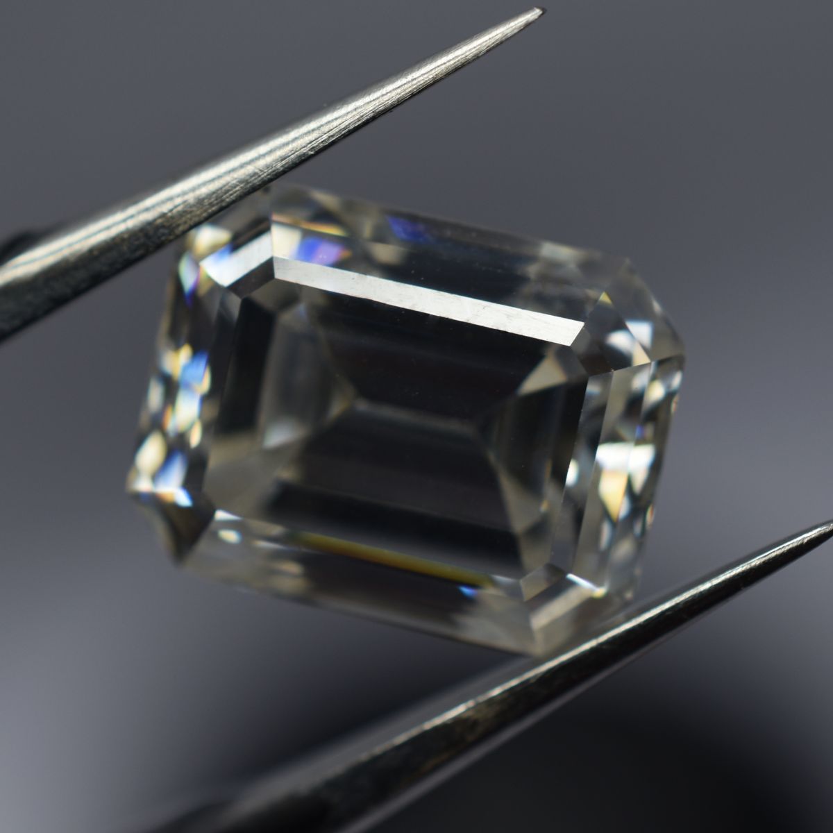 Emerald Shape CERTIFIED Moissanite Loose Gemstone 6.04 Carat VVS1 D Color 1 Pcs