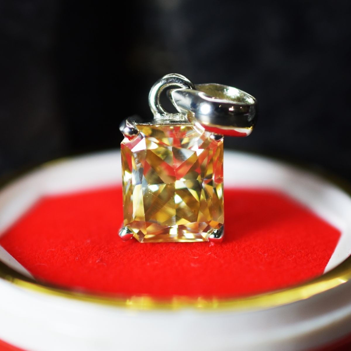 Champagne 14Ct Moissanite 925 Silver Emerald Gift Pendant Side