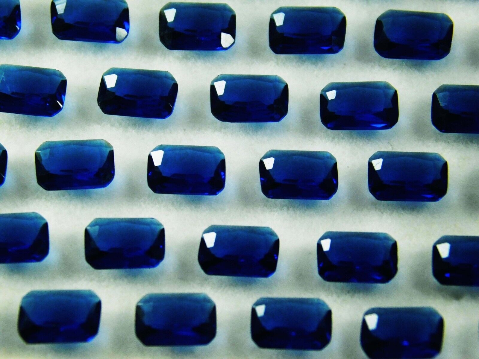 16 PCS Beautiful Sapphire Blue Color Emerald Shape CERTIFIED Loose Gemstone Lot.