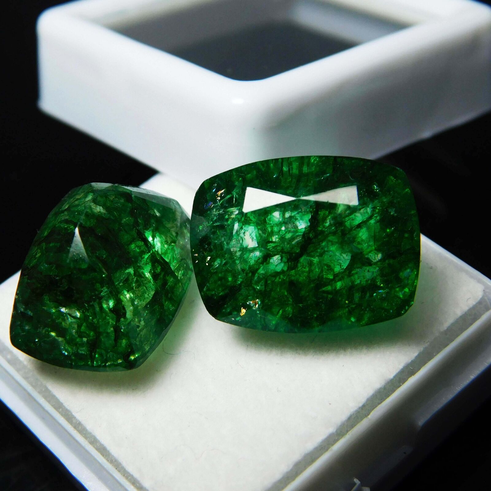 Exclusive Green EMERALD Muzo Natural 19.6 Ct CERTIFIED Gemstone Cushion Cut Pair