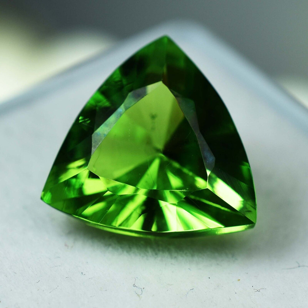 NATURAL Green PERIDOT 9.10 Ct Trillion Cut CERTIFIED Loose Gemstone