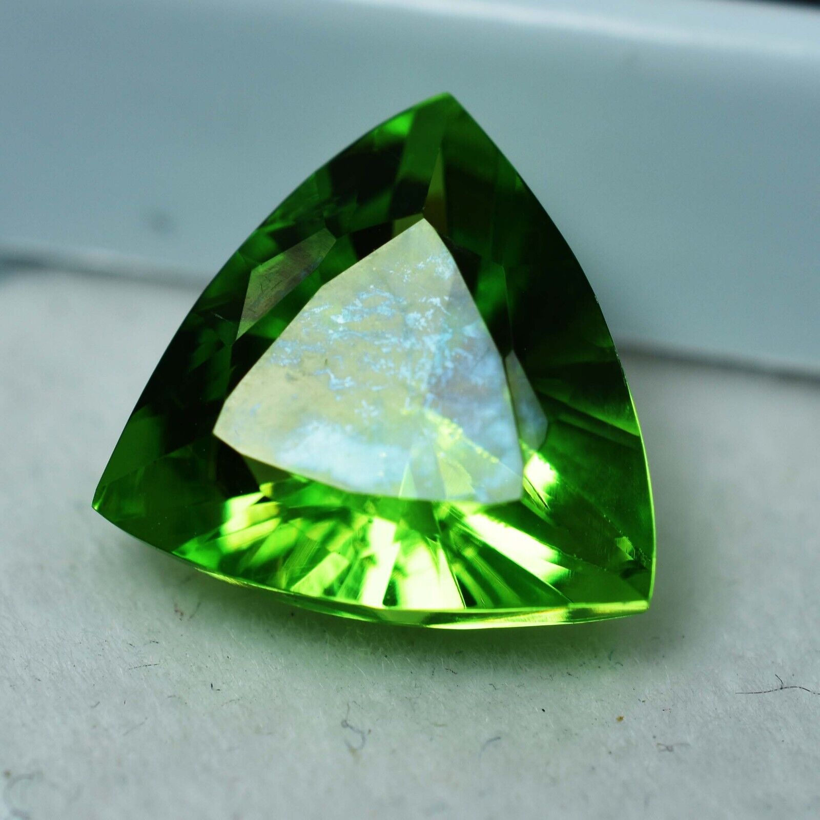 NATURAL Green PERIDOT 9.10 Ct Trillion Cut CERTIFIED Loose Gemstone