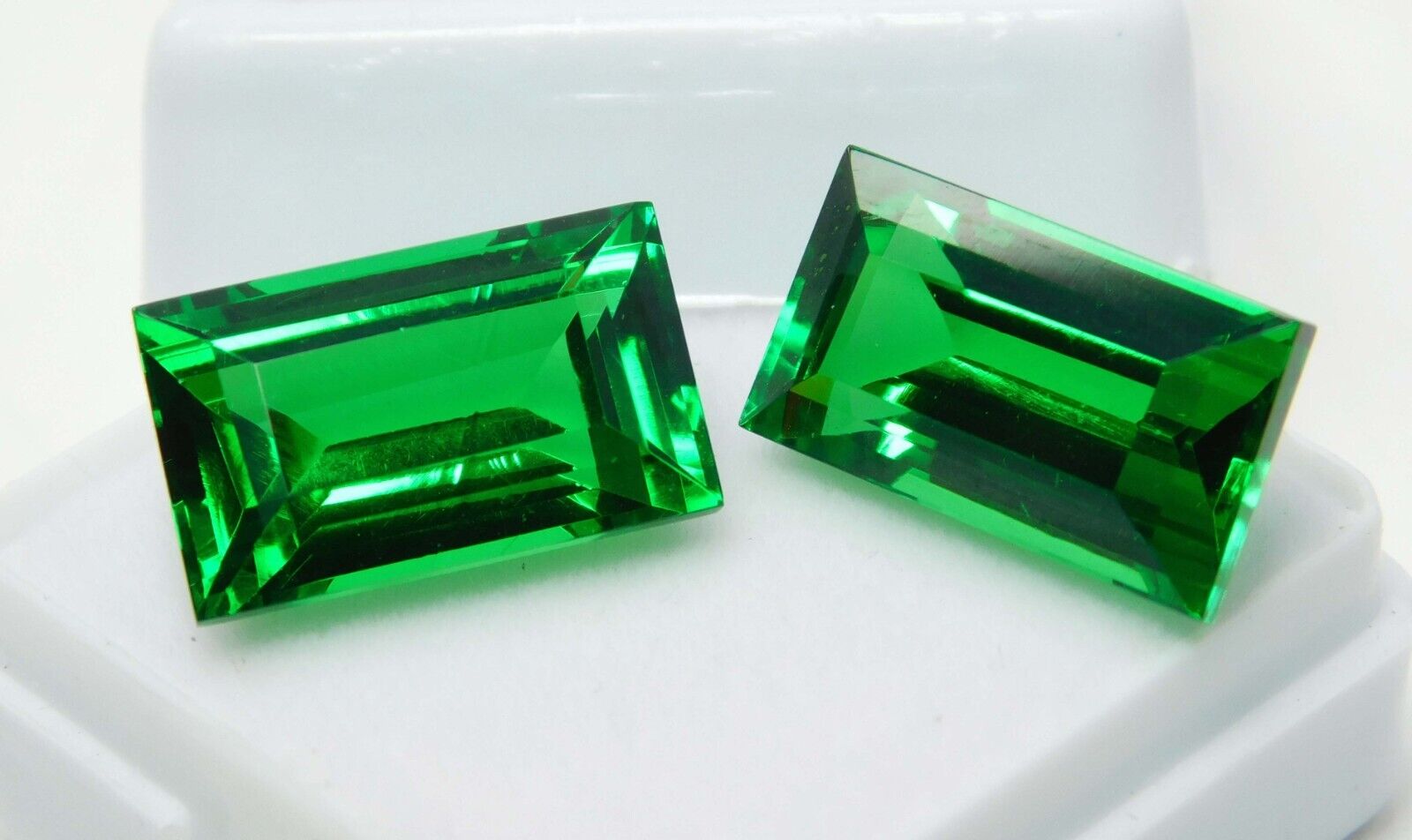 17.85 Ct NATURAL Tsavorite GARNET Green CERTIFIED Emerald Shape Gemstone Pair