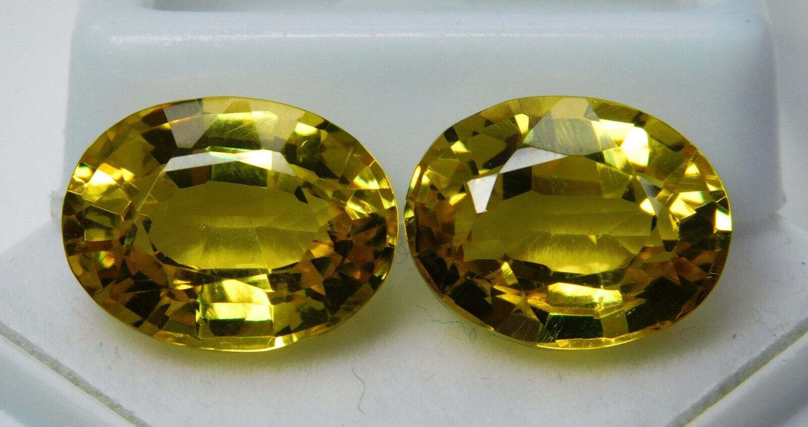 NATURAL Loose Gemstone Ceylon Sapphire Yellow Oval Shape 18.12 Carat CERTIFIED