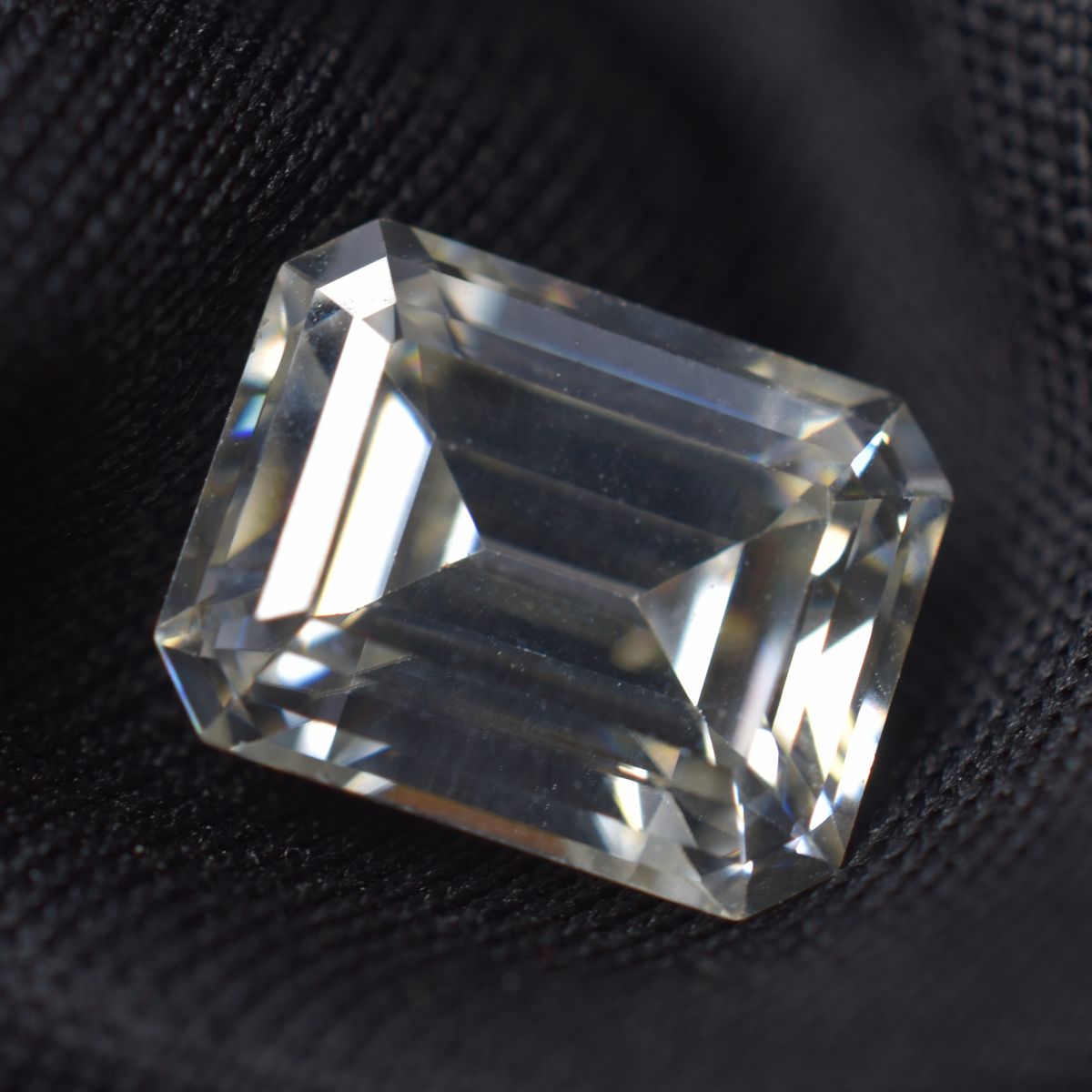 Emerald Shape Moissanite Loose Gemstone CERTIFIED 5.25 Carat VVS1 D Color 1 Pcs